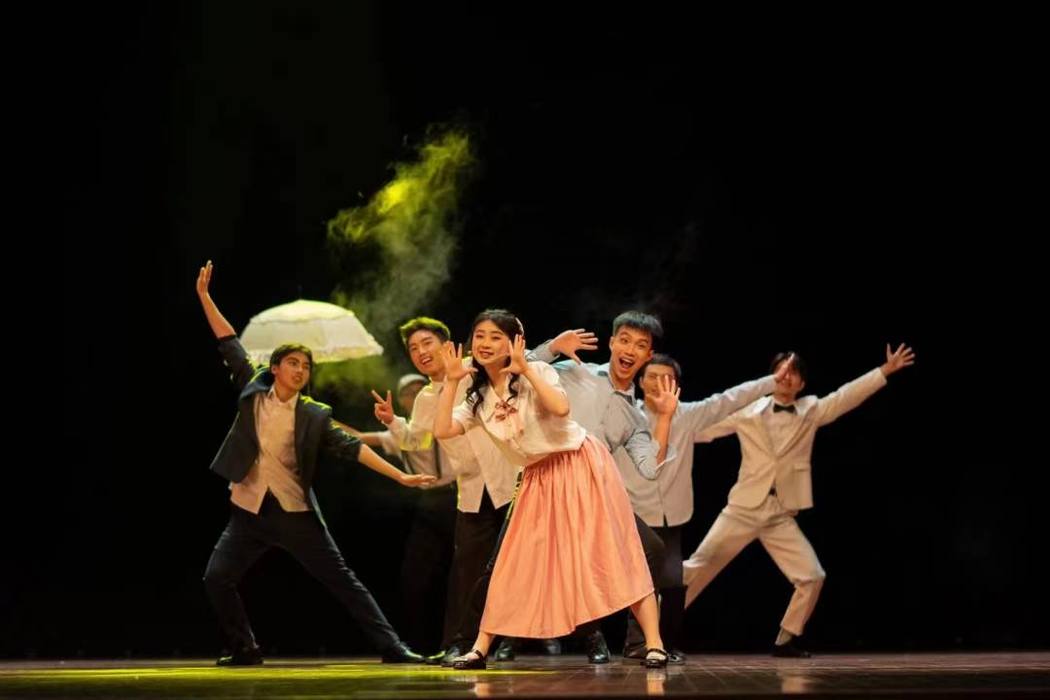 ensemble, with the parasol